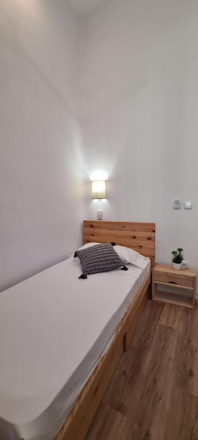 Hostal Andrea Sol Madrid Exterior foto