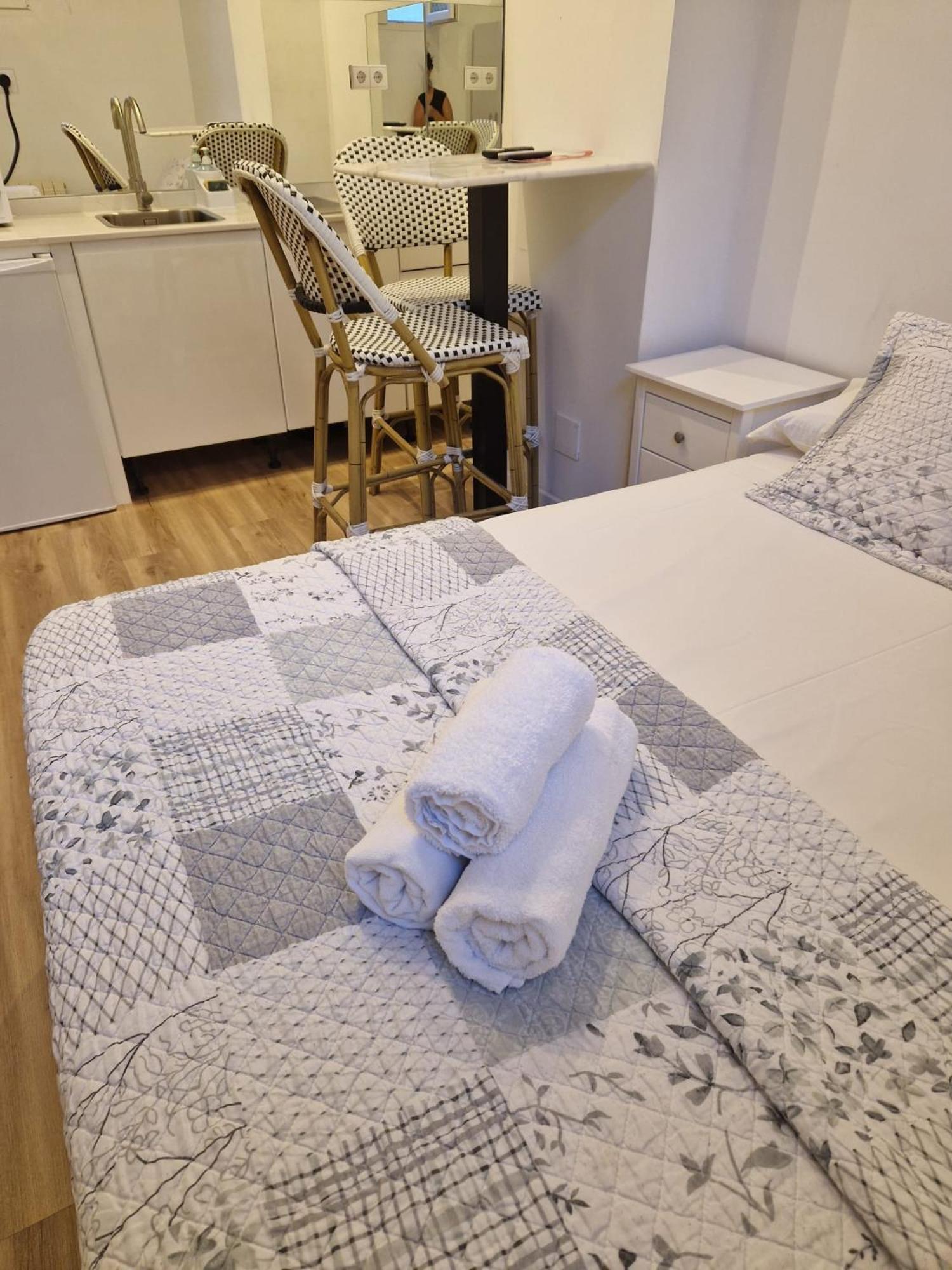 Hostal Andrea Sol Madrid Exterior foto