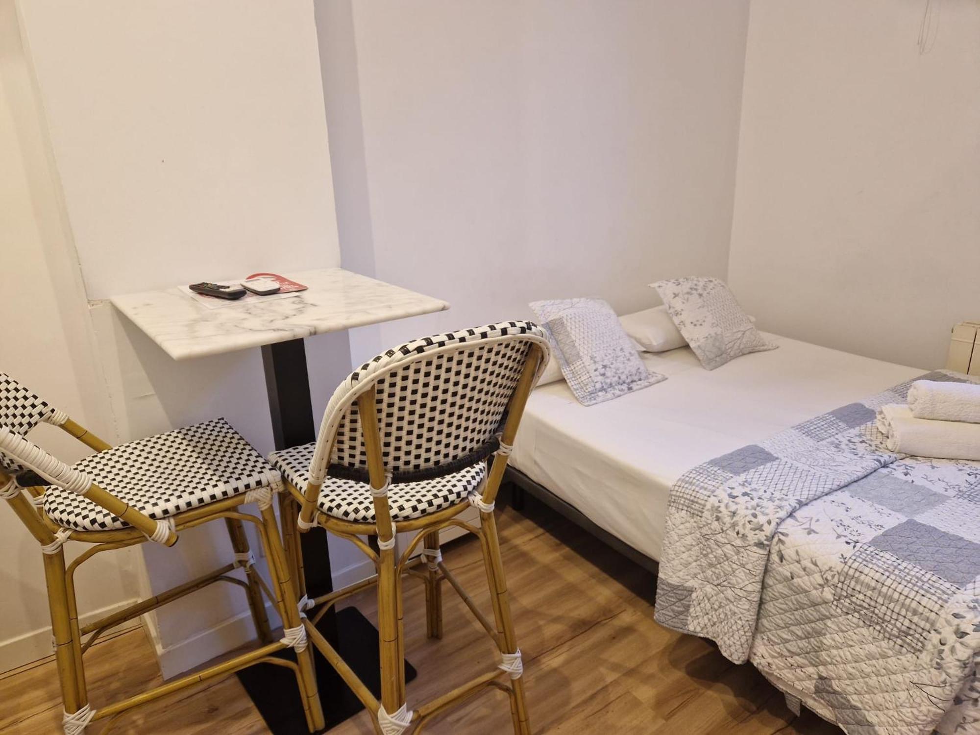 Hostal Andrea Sol Madrid Exterior foto